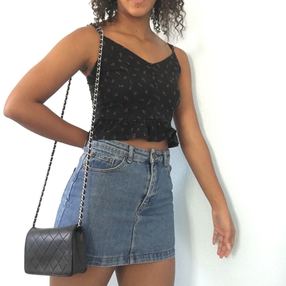 Forever 21 black tank top with red roses